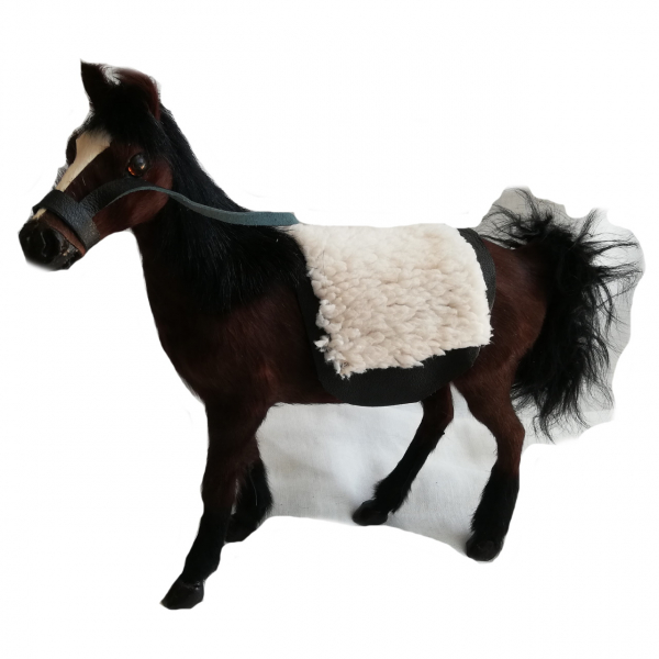 Pferd aus Rinderfell